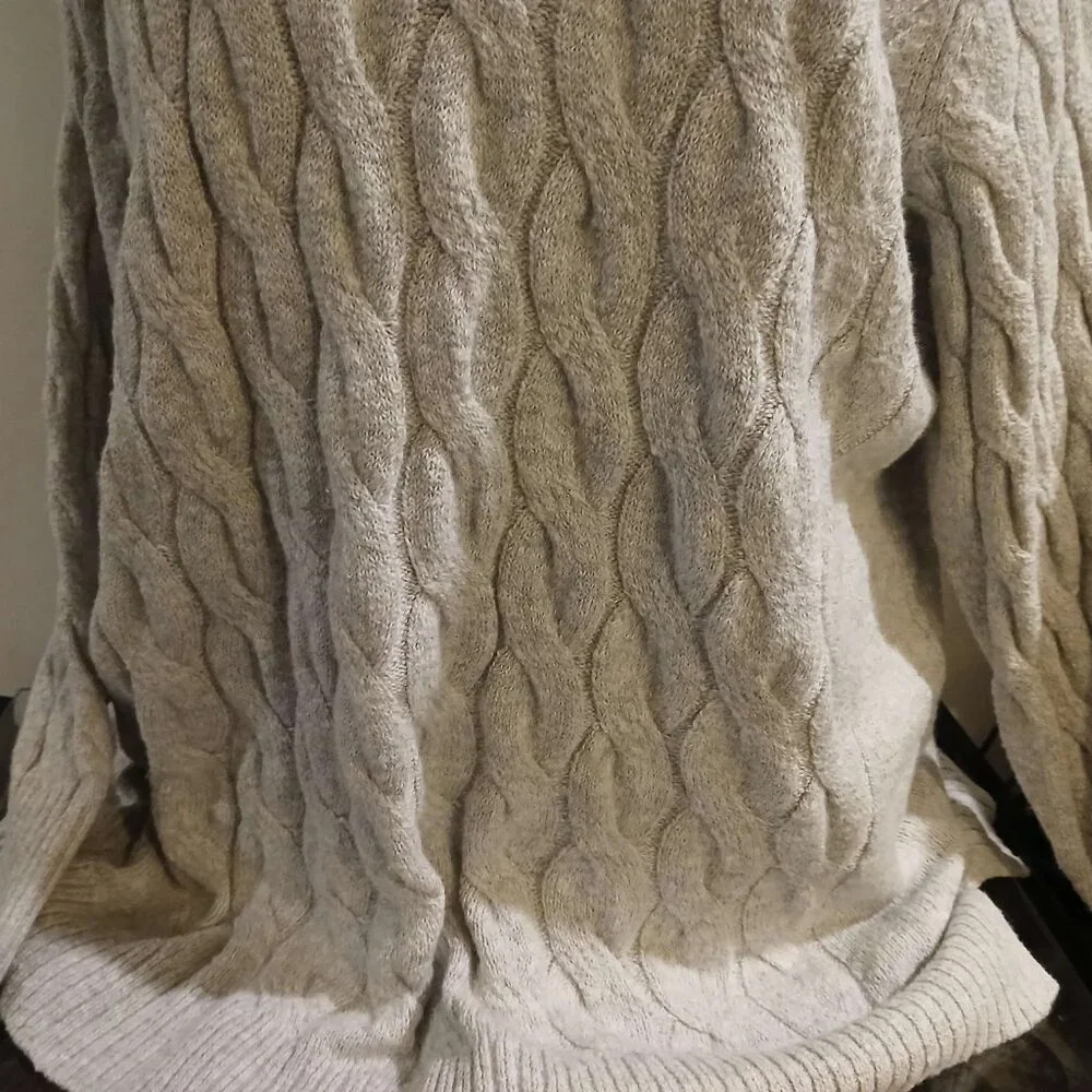 Womans Sweater - Picture 2 of 8